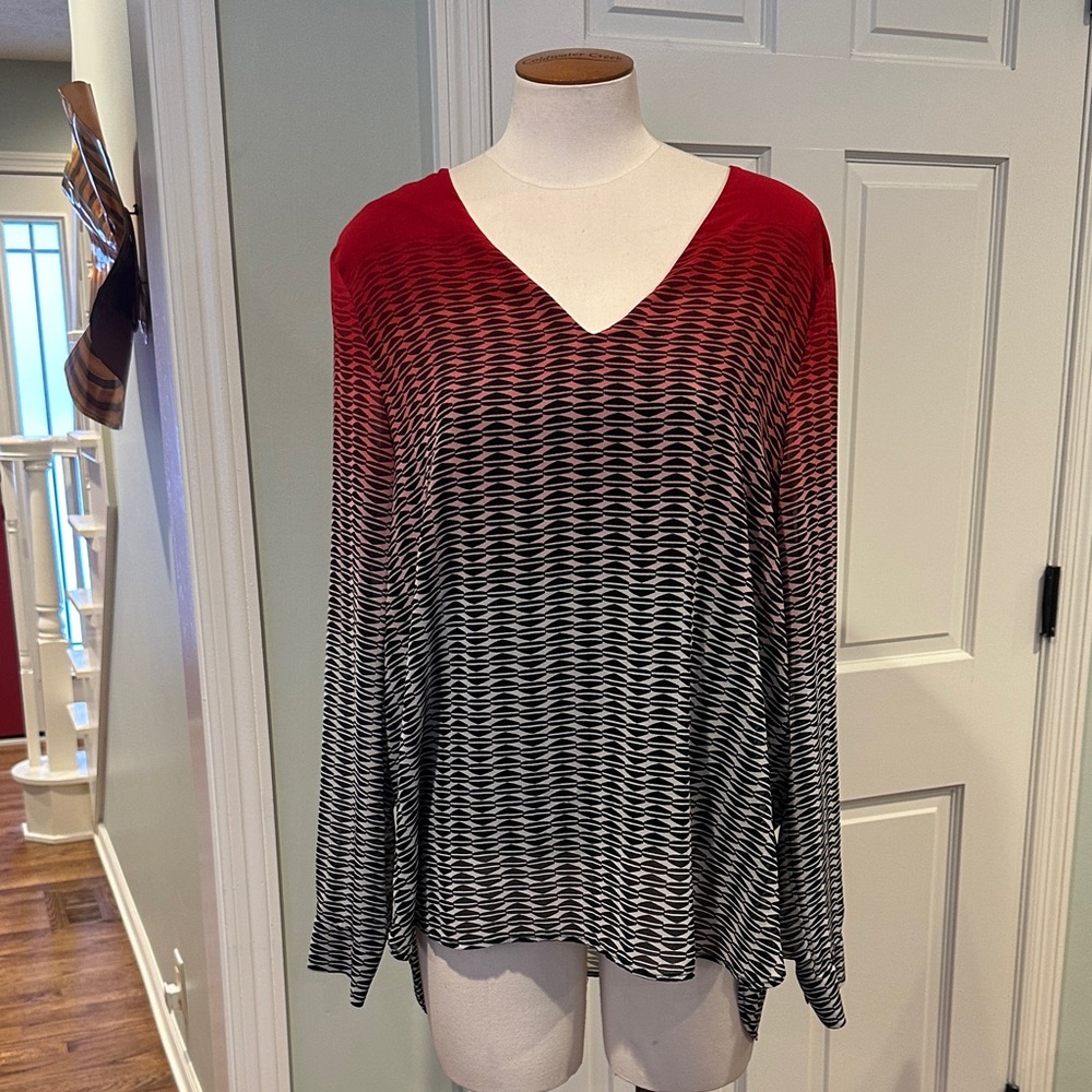 EUC Calvin Klein Lightweight Chiffon Red and Black Ombre V-Neck top Sz Large